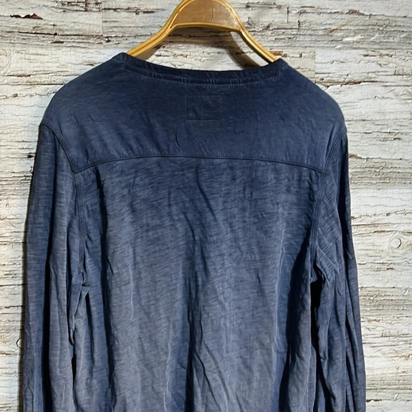 Guess long sleeve fade distressed shirt size large - Picture 8 of 9